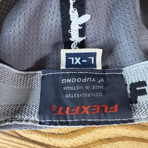 Travis Mathew Golf Hat Cap Uniflex Fit Sz Large XL Gray White Embroidered Logo - Picture 8 of 8